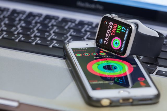 apple watch iphone macbook