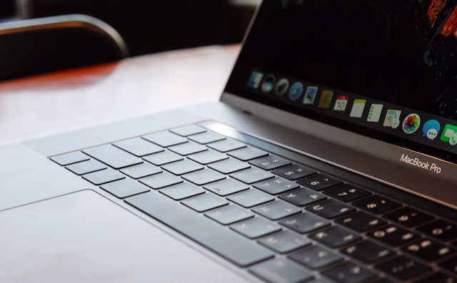 2018 MacBook Pro True Tone