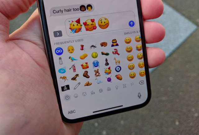 iOS 12.1 Emojiler iOS 12.1 Emojiler