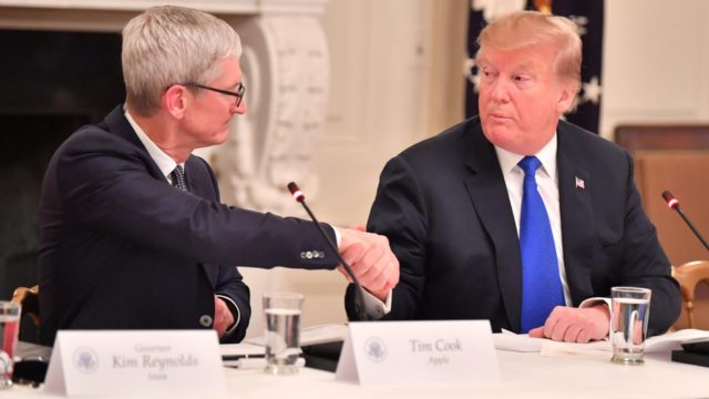 trump-apple-fabrikasini-gezdi