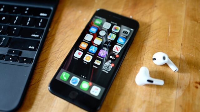 2020-iphone-se-satislari-applein-yuzunu-gulduruyor