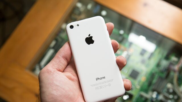 iphone-5c-tarihin-tozlu-raflarina-karisiyor